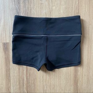 LULULEMON Boogie Short Black/Silver, Size 4